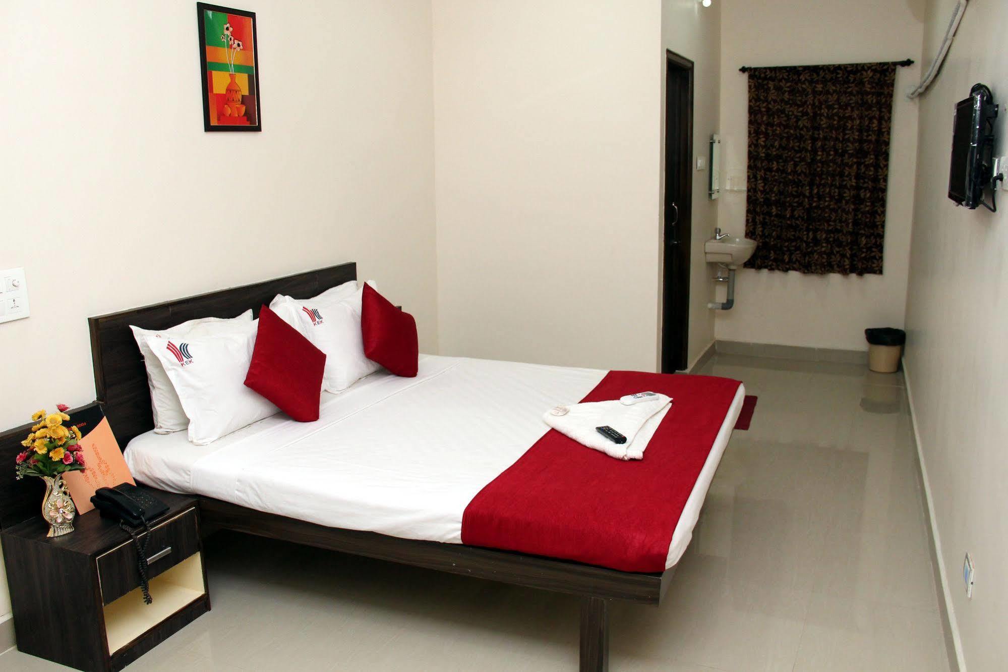 Kek Accommodation Chennai Bagian luar foto